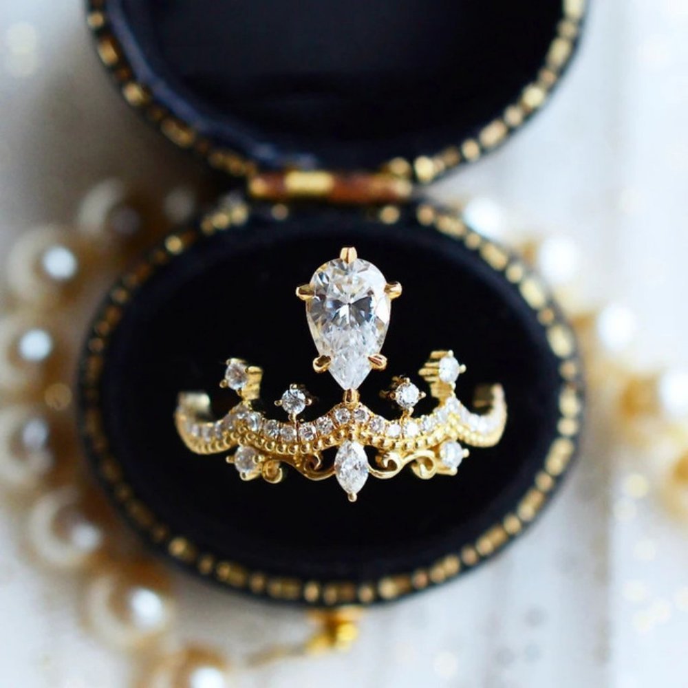 NEW 18K Yellow Gold Diamond Crown Pear Cut Ring